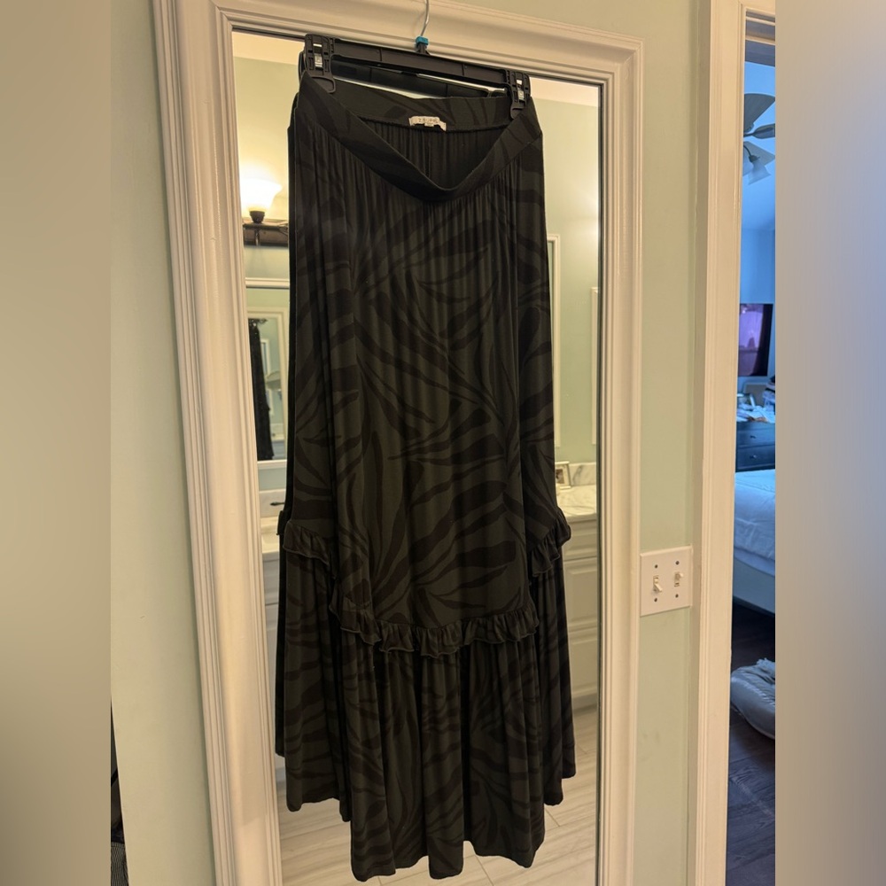 Z Supply zebra print maxi skirt. Have matching top so bundle and save